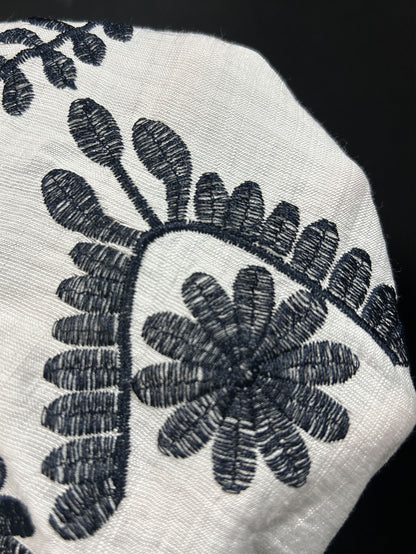 Chemise femme à col en V et broderie florale