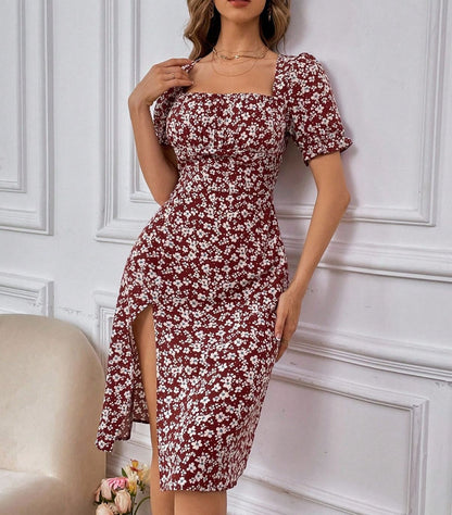 Robe Florale Élégante à Fente Latérale et Décolleté Carré