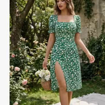 Robe Florale Élégante à Fente Latérale et Décolleté Carré