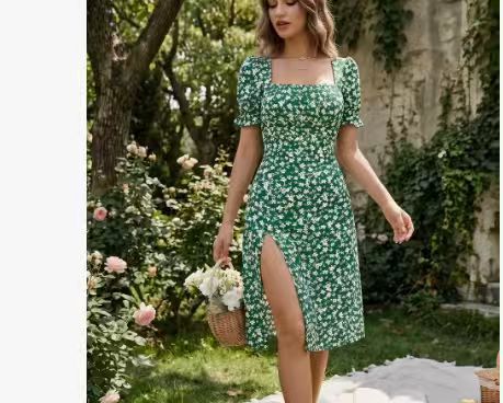 Robe Florale Élégante à Fente Latérale et Décolleté Carré