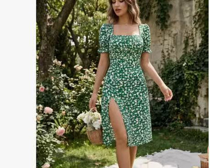 Robe Florale Élégante à Fente Latérale et Décolleté Carré