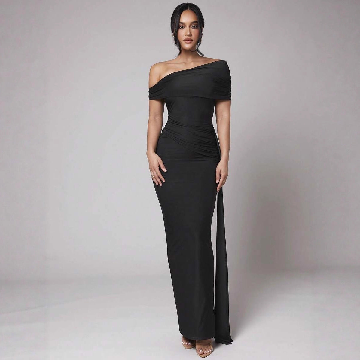 Robe Élégante Coupe Ajustée et Drapé Sophistiqué