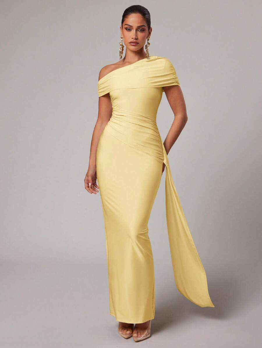 Robe Élégante Coupe Ajustée et Drapé Sophistiqué