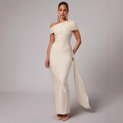 Robe Élégante Coupe Ajustée et Drapé Sophistiqué